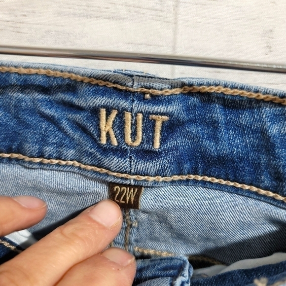 KUT FROM THE KLOTH DAYNA CROP SKINNY JEANS, sz 22W, MID WASH - Picture 3 of 10